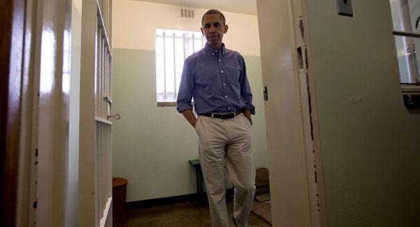 130630_obama_mandela_prison_ap_328_605.j