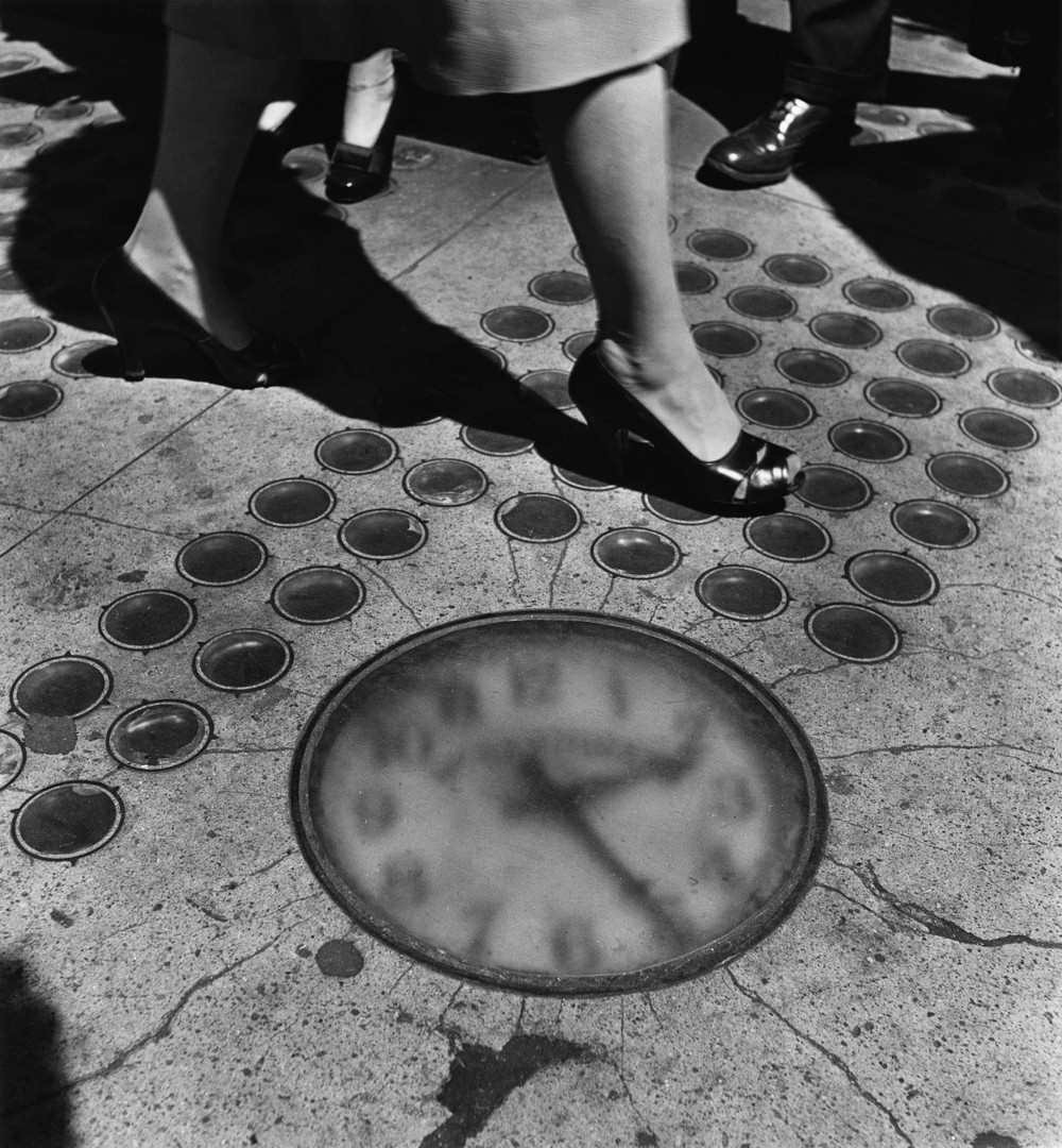 Sidewalk Clock (1947)