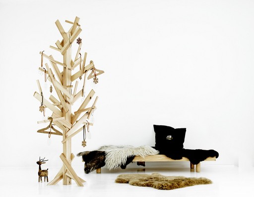 Article + Gallery ➤ http://CARLAASTON.com/designed/25-extraordinary-christmas-tree-designs 25 Extraordinary Christmas Trees Designed To Make Yours Look Ordinary (Image Source: Unknown | Kw: holiday, wood )