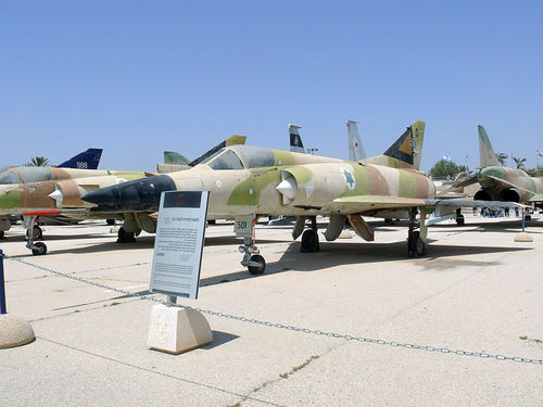 Israel warplanes (illustrative) reportedly struck two weapons storage sites in Syria on Sunday. Credit: Wikimedia Commons.