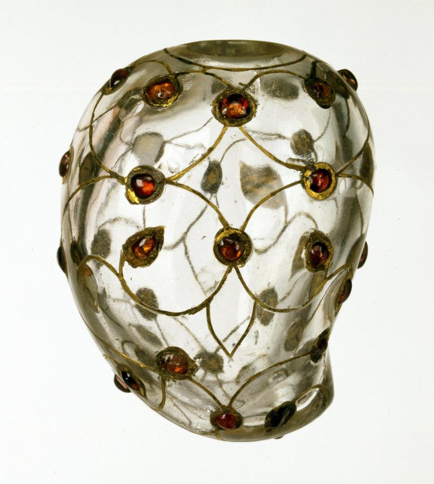 Mango-shaped container, rock crystal, inlaid with gold and rubies. India, Mughal; 17th century. The princes of the Mughal dynasty had a special love for semi-precious stones like jade and rock crystal, and their artists achieved a very high degree of perfection in carving objects such as dagger hilts, bowls, and rings from these materials. Grooves cut into the materials could then be inlaid with gemstones and gold. Photo: The David Collection
