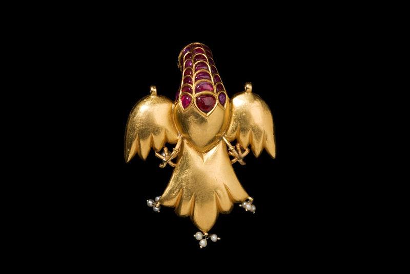 Pendant in the form of an eagle, Mughal India, 18th century. Gold, cast and chased, set with foiled diamonds, rubies, emeralds, and sapphires in gold kundan. Photo: © Nour Foundation