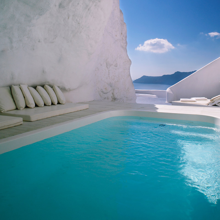 Katikies-Hotel-Greece-Travel-2.jpg