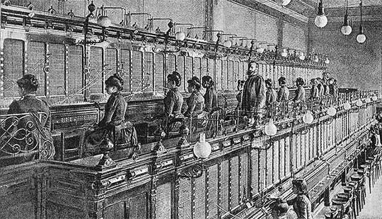 Telephone Exchange, 1892. From "De Electriciteit" by P. van Capelle 1893. Creative Commons.