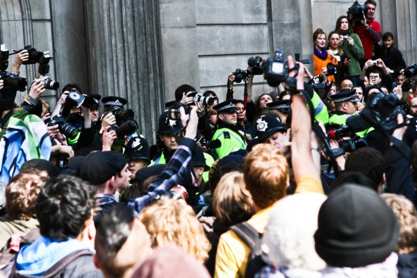 g20-riot-photographers-police-carnage-funny