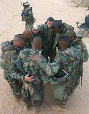 soldiers praying