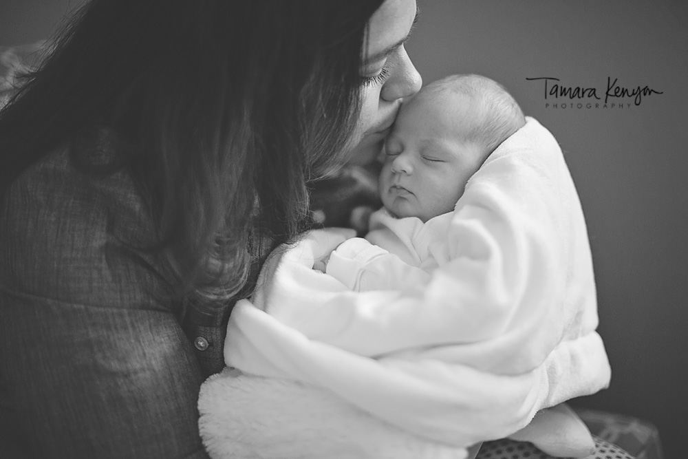 Mother_newborn_photo_journalistic