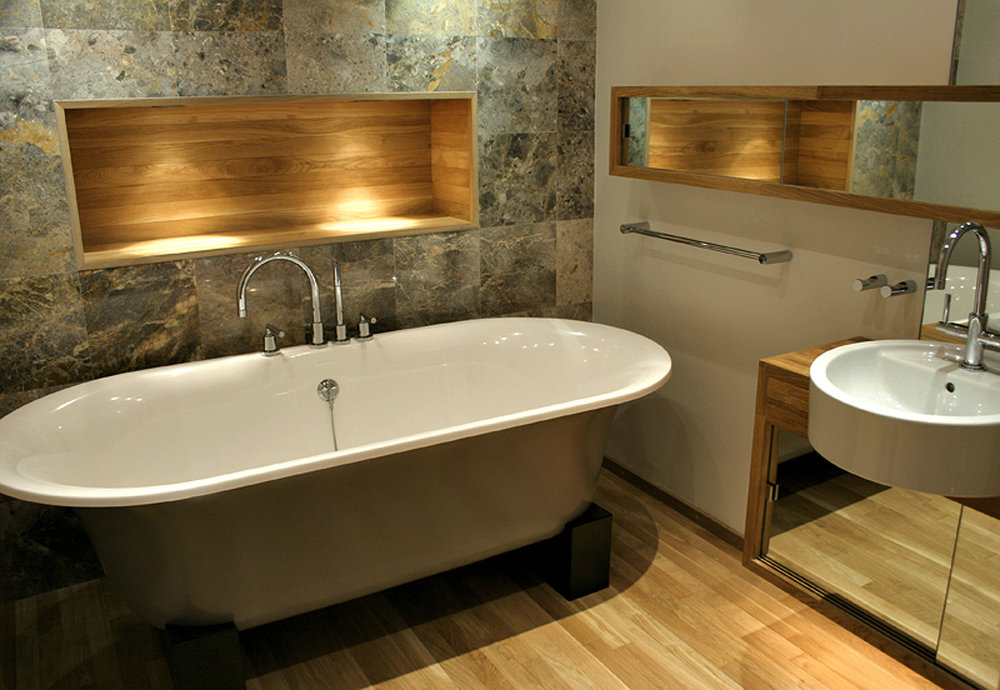 marble_bathroom_oak_alcove_shelving_rolltop_bath_rogue_designs_interior_designers_oxford