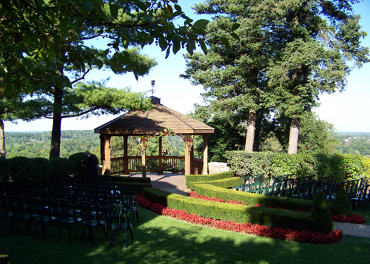 ceremony site at Pine Knob Mansion in Clarkston, Michigan