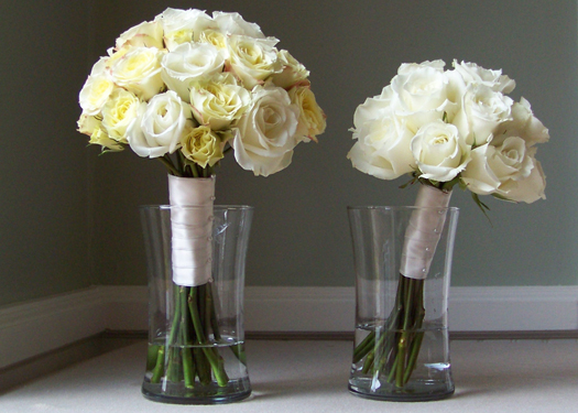 bridal bouquet and maid of honor bouquet with Escimo roses and lemoncello spray roses