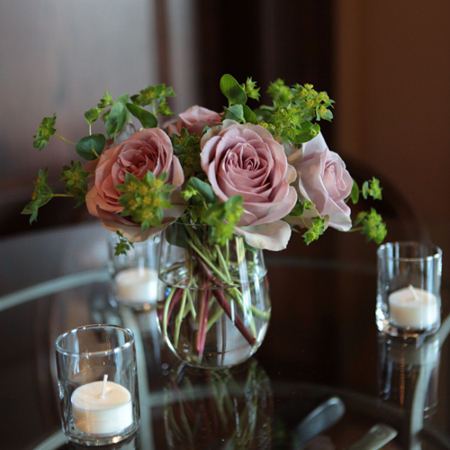 cocktail table arrangement with Amnesia roses and bupleurum