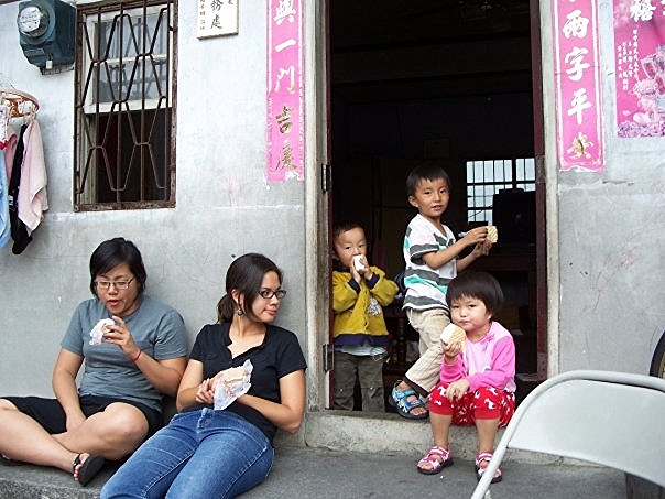 Me, my cousin Sara and some little cousins in Taiwan engaging in our favorite past time (eating ice cream sandwiches). 