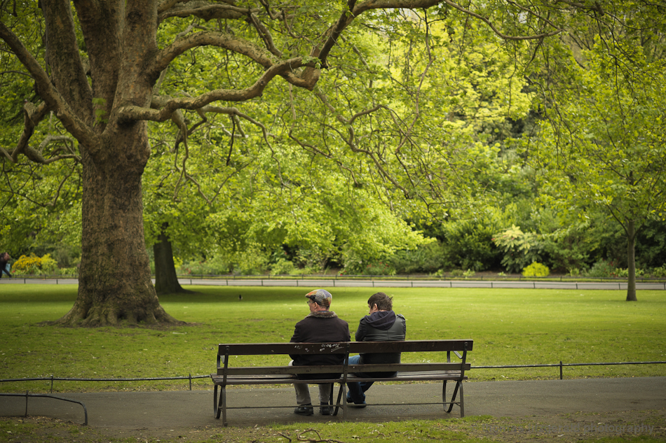 guys on a bench in Stephen's Green - Fuji X-Pro1 and Fujinon 60mm