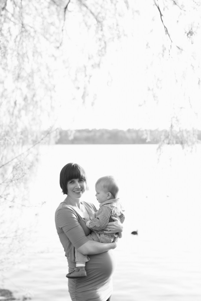 seattle maternity family photographer rachael kruse zack sarah maaoncini green lake lake water one year old baby photos 6