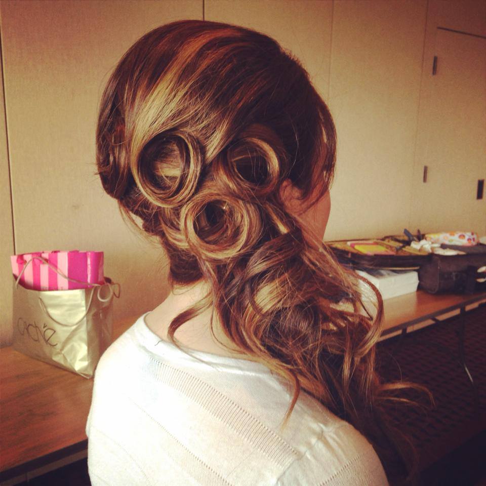 Pinned curls are a great way to create unique texture with a wedding hairstyle.  The hair flowing to one side gives a bride a way to have her hair more formal but not all the way up if she is not comfortable with an updo. Hair texture needed:  Medium to thick Hair length needed: Medium to long