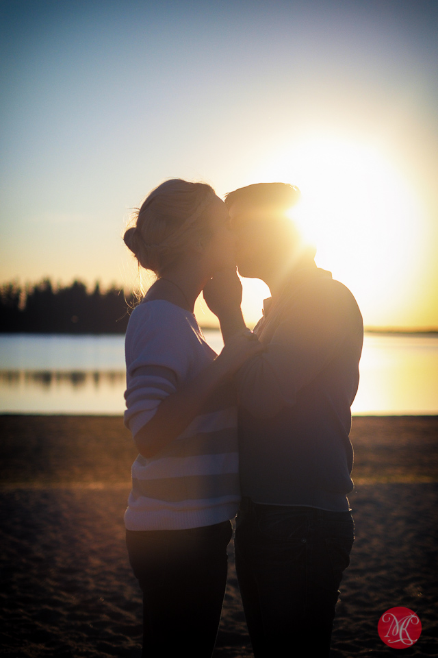 sunset kiss love couple photography