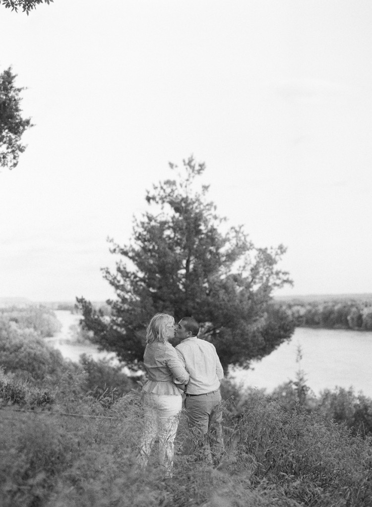 western-wisconsin-engagement-portraits-030