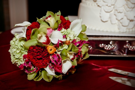 red and green bridal bouquet | photo by www.chiphotographyofcharleston.com