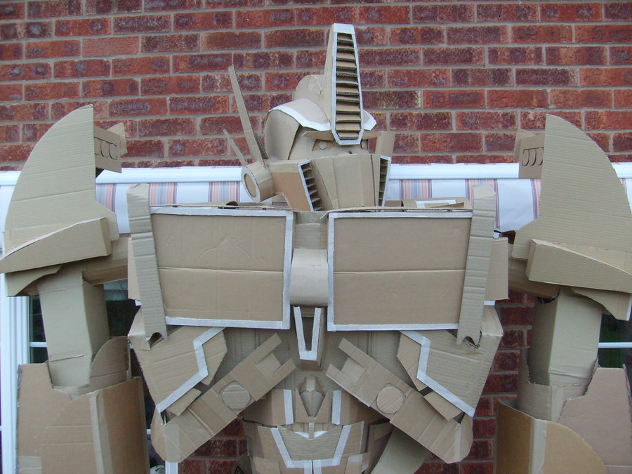 10-Foot Tall Optimus Prime Cardboard Robot! — GeekTyrant