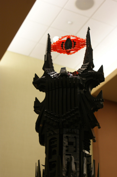 The Eye of Sauron from LOTR comes to life LEGO form — GeekTyrant