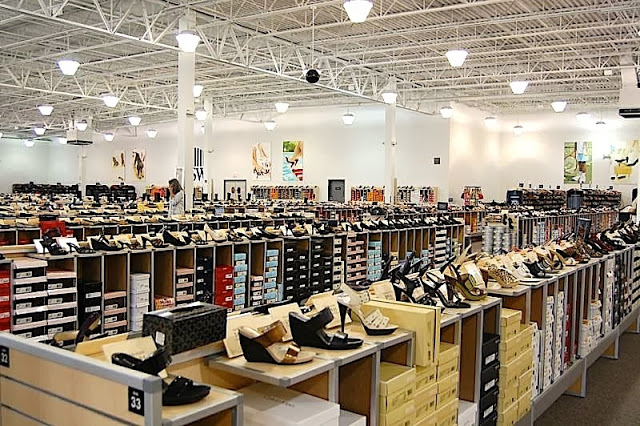 ... LARGE-SIZED DISCOUNT SHOE RETAILER, SIMILAR TO DSW, TO OPEN IN CANADA