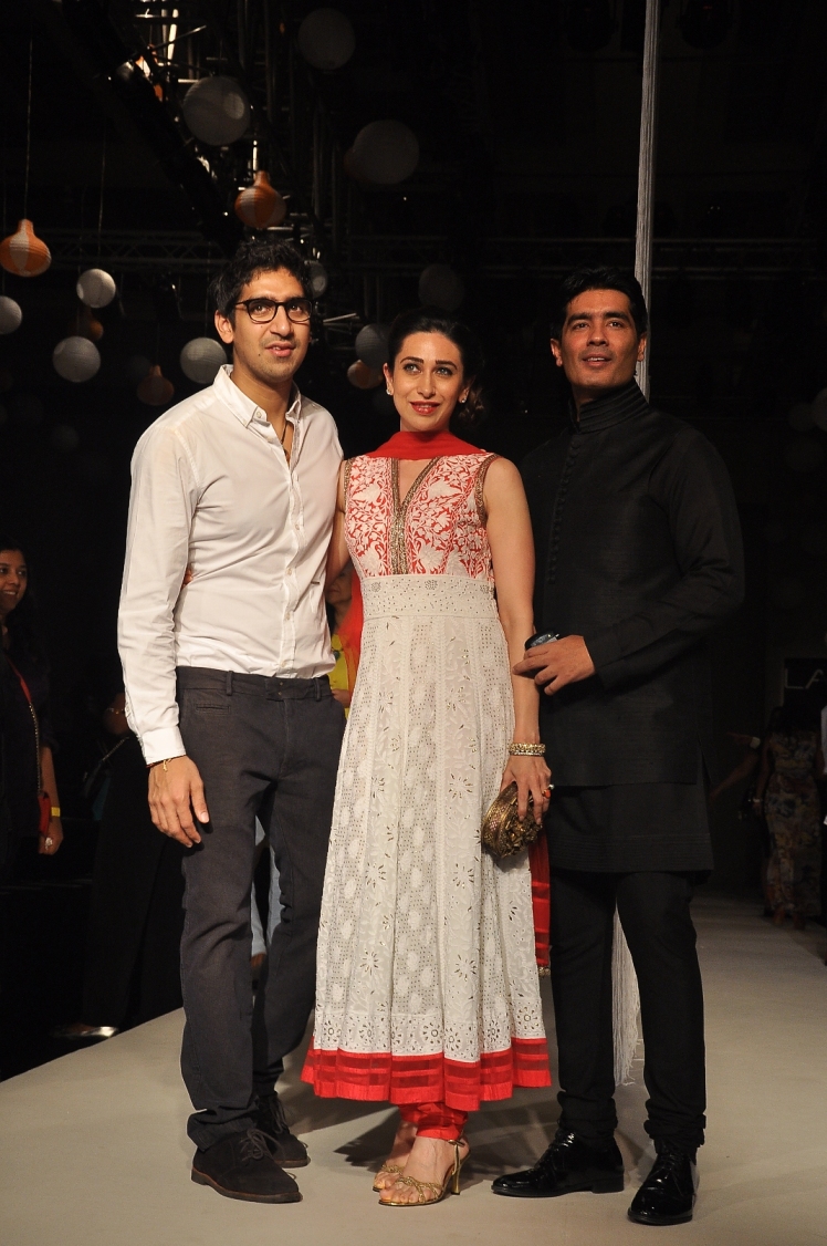 Reflections By Manish Malhotra At Lakme Fashion Week W F 13 The Purple Window Manish malhotra was born on monday and have been alive for 19,633 days, manish malhotra next b'day will be after 3 months, 0 days, see detailed result below. manish malhotra at lakme fashion week