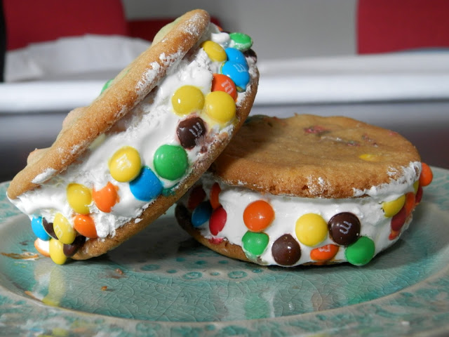 New York Times Chocolate Chip Cookies Frozen Cool Whip Sandwiches - www.thebatterthickens.com