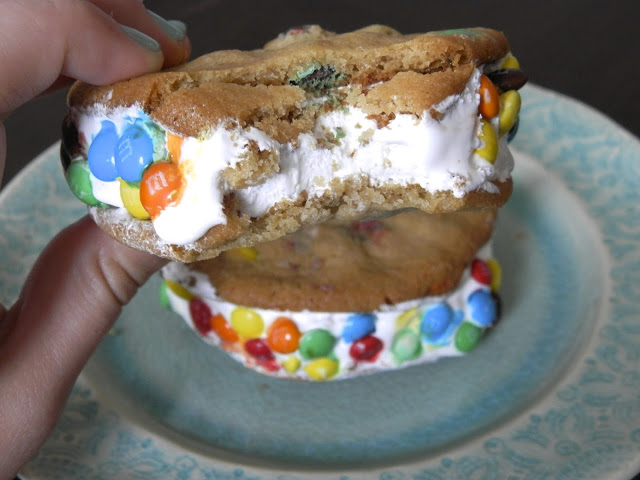 New York Times Chocolate Chip Cookies Frozen Cool Whip Sandwiches - www.thebatterthickens.com
