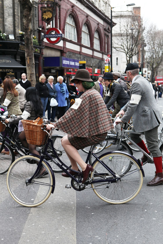plaid suit, plaid cape, london tweed run, tweed ride, vintage style, london tweed, kelly miller, bike pretty, bikepretty, pretty bike, cycle style, fashion bike, bike fashion, bike chic, bike style, cycle chic, outfit ideas