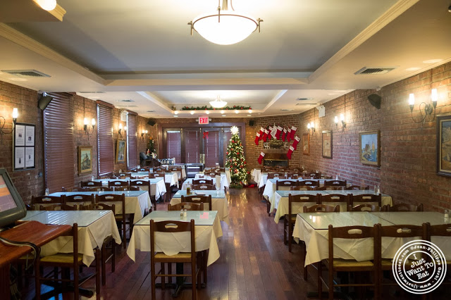 image of dining room at Telly's Taverna in Astoria, New York