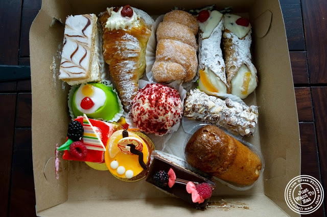 image of box of pastries at Villabate-Alba in Bensonhurst, Brooklyn, New York