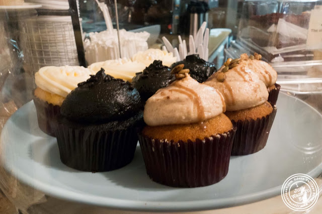 image of cupcakes at Milk and Cookies bakery in NYC, New York 