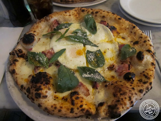 image of Brunch pizza at Motorino pizza in the East Village, NYC, New York