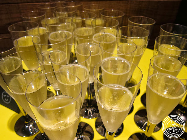 image of Prosecco at Pie Face in Chelsea, New York